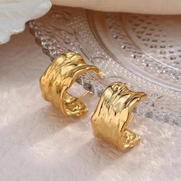 NEW 18K GOLD HOOP EARRINGS, NICE EARRINGS, CUTE EARRINGS - Picture 6 of 7